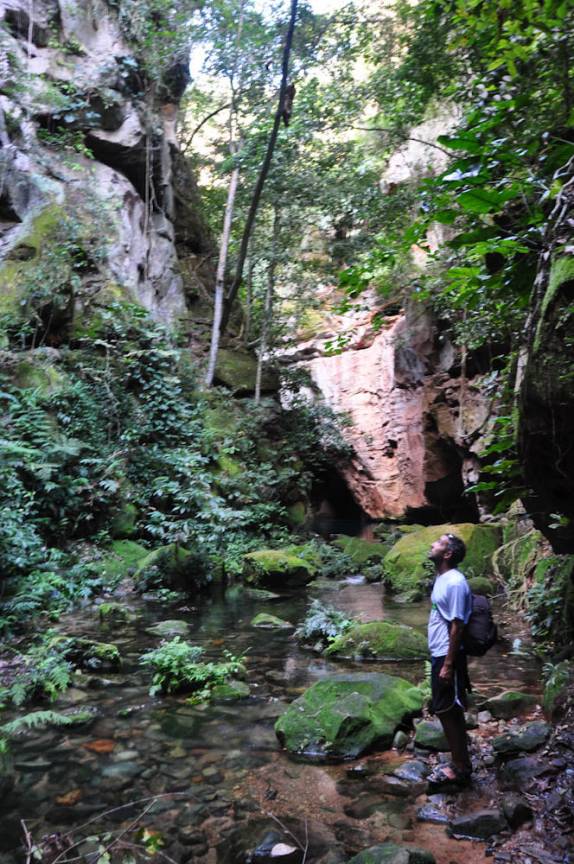O riacho que nasce no Encanto Azul, próximo à Riachão, na Chapada das Mesas - MA